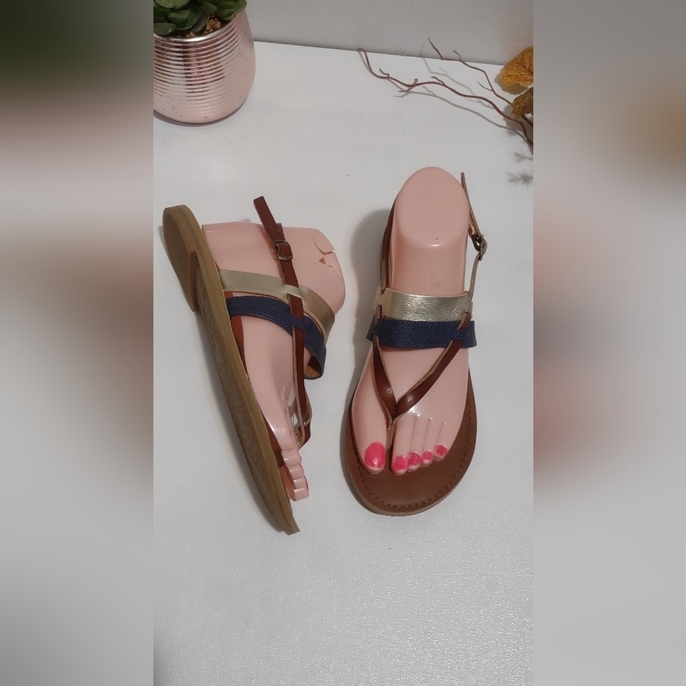 Tan Sole with Patterned Design - Picture 2 of 4